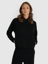 4F Bluza dresowa nierozpinana z kapturem damska - czarna L. Czarne bluzy z kapturem damskie 4f, l, z dresówki. Za 159.99 zł.