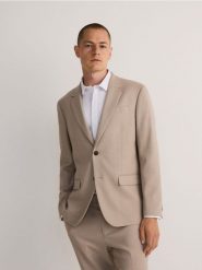 Marynarka regular fit z wiskozą - beżowy. Brązowe marynarki męskie Reserved, bez wzorów, z tkaniny. W wyprzedaży za 229.99 zł.