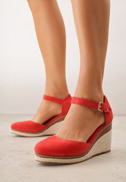 Czerwone Sandały VICESna Plecionym Koturnie Laraifa. Czerwone sandały damskie Renee, bez wzorów, z jeansu, bez obcasa, na koturnie. Za 99.99 zł.