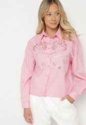 Różowa Bawełniana Koszula o Kroju Oversize Zdobiona Ażurowymi Wstawkami Vovelle. Czerwone koszule damskie Born2be, m, z aplikacjami, z bawełny, eleganckie, bez kołnierzyka, bez ramiączek. Za 139.99 zł.