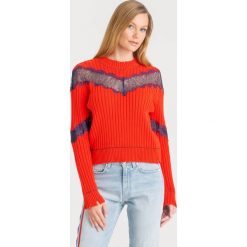 SWETER PINKO Z KORONKĄ. Czerwone swetry klasyczne damskie Pinko, l, z bawełny, bez kołnierzyka. Za 468.00 zł.
