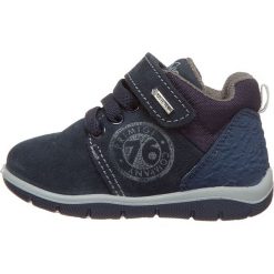 Skórzane sneakersy w kolorze granatowym. Niebieskie trampki i tenisówki chłopięce Primigi, bez wzorów, z gore-texu, bez zapięcia. W wyprzedaży za 175.95 zł.