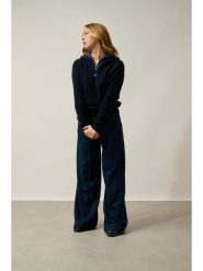 AUTHENTIC CASHMERE Kaszmirowy sweter w kolorze granatowym rozmiar: S. Niebieskie golfy damskie AUTHENTIC CASHMERE, s, z kaszmiru, bez kołnierzyka. Za 409.97 zł.