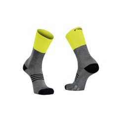 Skarpety rowerowe NORTHWAVE EXTREME PRO HIGH SOCK. Szare skarpetki damskie Northwave, bez wzorów. Za 72.00 zł.