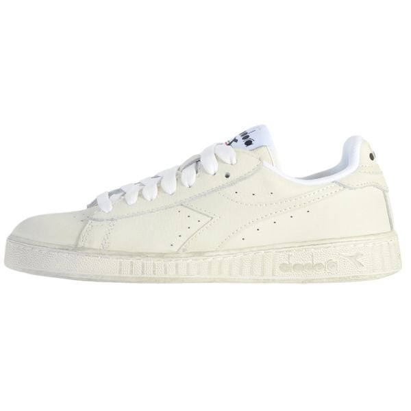 Buty do chodzenia damskie Diadora 6180 Game Low Waxed Bianco. Białe buty sportowe na co dzień damskie Diadora, bez wzorów, ze skóry, trekkingowe. Za 604.00 zł.