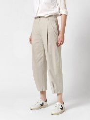 Rosner Spodnie materiałowe w kolorze kremowym rozmiar: W46/L27. Brązowe spodnie materiałowe damskie Rosner, bez wzorów, z materiału. Za 195.99 zł.