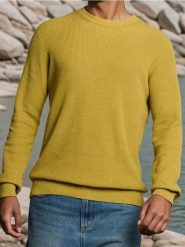 Bawełniany sweter basic - żółty. Żółte swetry męskie Sinsay, l, bez wzorów, z bawełny, bez kołnierzyka. Za 69.99 zł.