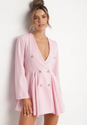 Różowa Sukienka w Styku Marynarki Rozkloszowana z Guzikami Meliova. Czerwone marynarki i żakiety damskie Born2be, m, bez wzorów, biznesowe. Za 139.99 zł.
