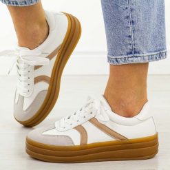 Białe sportowe buty damskie Jezzi News 9087. Białe buty sportowe na co dzień damskie Jezzi, bez wzorów, z dresówki, trekkingowe. Za 119.00 zł.