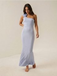 Wiskozowa sukienka maxi na jedno ramię z kwiatem 3D - błękitny. Niebieskie sukienki damskie Sinsay, l, bez wzorów, z wiskozy, bez kołnierzyka, bez ramiączek, maxi. Za 69.99 zł.