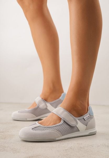 Szare Tenisówki Typu Sneakeriny Ozdobione Napisem Emirinne. Szare trampki i tenisówki damskie Renee, bez wzorów. Za 89.99 zł.