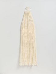 Sukienka plażowa - złamana biel. Sukienki damskie Reserved, na plażę, l, bez wzorów, z dzianiny, bez kołnierzyka, bez ramiączek. Za 149.99 zł.