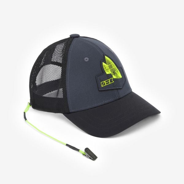 Czapka z daszkiem żeglarska Decathlon 500. Czarne czapki męskie Decathlon, bez wzorów, z elastanu. Za 49.99 zł.