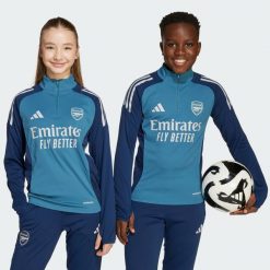 Koszulka treningowa Arsenal Tiro 25 Competition. Niebieskie spodnie dresowe damskie Adidas, bez wzorów, z dresówki. Za 279.00 zł.