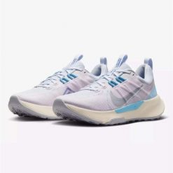 Buty Sportowe Kobiece Nike Wmns Juniper Trail 2 Nn. Buty sportowe na co dzień damskie Nike, bez wzorów, do biegania. Za 246.40 zł.
