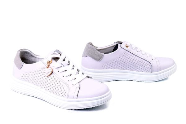 FILIPPO DP6860/26 WH biały, półbuty damskie. Białe półbuty damskie Filippo, bez wzorów, ze skóry, bez obcasa. Za 199.90 zł.