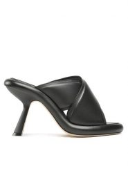 Vic Matié Klapki 1C6950D_C14C060101 Czarny. Czarne klapki damskie Vic Matié, bez wzorów, ze skóry, bez obcasa. Za 2,299.00 zł.