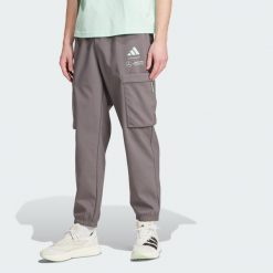 Spodnie Mercedes - Amg Petronas Formula One Team Premium Woven. Fioletowe spodnie materiałowe męskie Adidas, bez wzorów, z materiału. Za 479.00 zł.