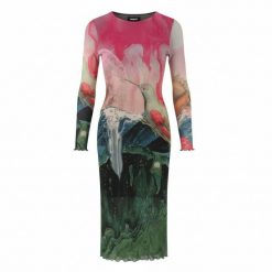 Desigual Skyline sukienka damska kolorowa midi szerokie wycięcie na plecach. Fioletowe sukienki damskie Desigual, xl, bez wzorów, z elastanu, bez kołnierzyka, bez ramiączek, maxi, dopasowane. Za 375.99 zł.