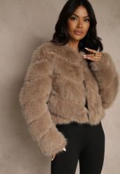 Ciemnobeżowa Futrzana Kurtka o Krótkim Kroju Zapinana na Haftki Alorith. Brązowe kurtki damskie Renee, bez wzorów, z futra, bez kaptura. Za 319.99 zł.