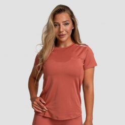 Koszulka damska fitness z krótkim rękawem cynamonowa Limitless. Brązowe topy sportowe damskie GYMBEAM, l, bez wzorów, z elastanu, bez ramiączek. Za 76.90 zł.