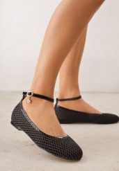 Czarne Balerinki ze Skórzaną Wkładką i Metaliczną Ozdobą Dorialori. Czarne baleriny damskie Renee, z aplikacjami, z jeansu, bez obcasa. Za 69.99 zł.