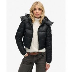 Kurtka z kapturem Crop Hooded Fuji. Czarne kurtki damskie Superdry., bez wzorów, z kapturem. Za 485.40 zł.