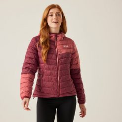 Kurtka turystyczna damska Hooded Hillpack II pikowana. Czarne kurtki damskie Regatta, bez wzorów, bez kaptura. W wyprzedaży za 229.99 zł.