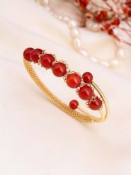 Pierres de Jade Pozłacana bransoletka z agatami rozmiar: onesize. Czerwone bransoletki damskie Pierres de Jade, pozłacane. Za 43.99 zł.