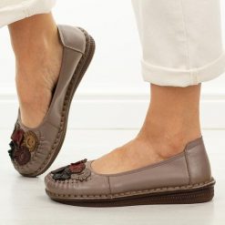 Khaki skórzane półbuty damskie Potocki 15309. Brązowe półbuty damskie POTOCKI, bez wzorów, z jeansu, eleganckie, z okrągłym noskiem, bez obcasa, na płaskiej podeszwie. Za 219.00 zł.