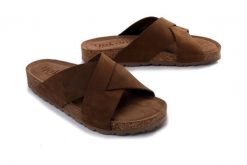 YOKONO JERBA-300 NOB MOCHA, klapki damskie. Brązowe klapki damskie Yokono, bez wzorów, ze skóry, bez obcasa. Za 189.90 zł.