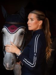 Damski sweter 1/4 zip Equestrian Stockholm. Niebieskie swetry klasyczne damskie EQUESTRIAN STOCKHOLM, xs, z bawełny, bez kołnierzyka. Za 573.20 zł.