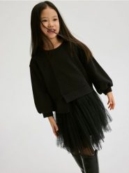 Sukienka z tiulowym dołem - czarny. Czarne sukienki dziewczęce Reserved, bez wzorów, z tiulu, bez ramiączek. W wyprzedaży za 69.99 zł.