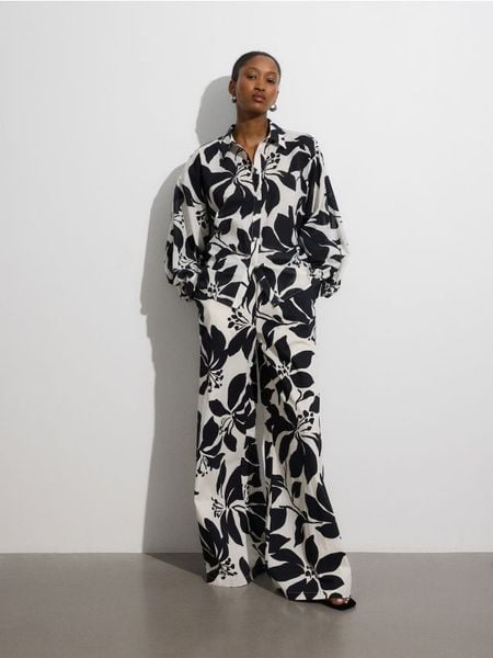 Bawełniana koszula ze wzorem - wielobarwny. Koszule damskie Reserved, l, bez wzorów, z bawełny, bez kołnierzyka, bez ramiączek. W wyprzedaży za 69.99 zł.