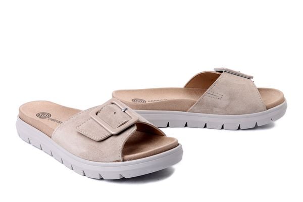 DR. BRINKMANN 700998-08 beige, klapki damskie. Brązowe klapki damskie Dr. Brinkmann, bez wzorów, ze skóry, bez obcasa. Za 263.42 zł.