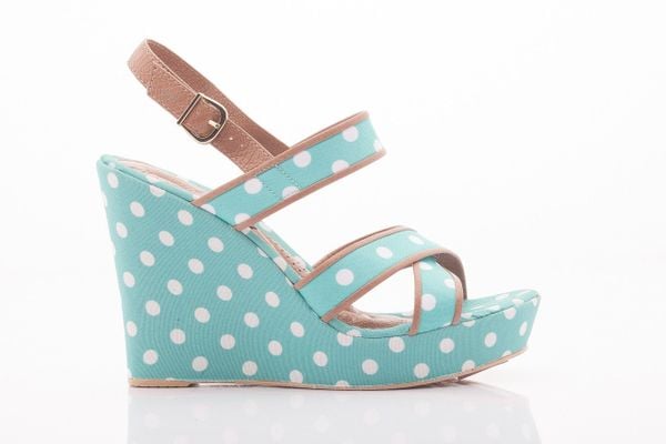 Sandały Dijean 753 518 Green Poa-Honey, Zielony, Skóra ekologiczna/ Materiał - 39. Zielone sandały damskie Dijean, bez wzorów, z materiału, bez obcasa, na koturnie. W wyprzedaży za 26.10 zł.