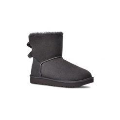 Śniegowce damskie UGG MINI BAILEY BOW II. Szare śniegowce damskie Ugg. Za 692.99 zł.
