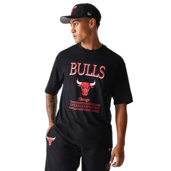 T-shirt oversize Chicago Bulls Team Graphic. Czarne t-shirty męskie New Era, bez wzorów, bez kołnierzyka. W wyprzedaży za 127.65 zł.