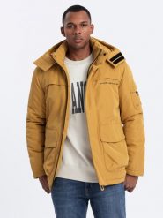 Kurtka męska ocieplana z kapturem - musztardowa V2 - Rozmiar: S. Kurtki męskie Ombre Clothing, m, bez wzorów, z poliesteru, z kapturem. W wyprzedaży za 169.99 zł.