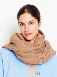 William de Faye Szal w kolorze karmelowym rozmiar: onesize. Brązowe szaliki i kominy damskie William De Faye, bez wzorów, z materiału. Za 113.99 zł.