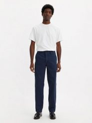 Levi's Spodnie chino w kolorze granatowym rozmiar: W34/L32. Niebieskie spodnie materiałowe męskie Levi's, bez wzorów, z bawełny. Za 169.95 zł.