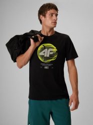 4F T-shirt regular z nadrukiem męski - czarny S. Czarne t-shirty męskie 4f, l, bez wzorów, z bawełny, bez kołnierzyka. Za 79.99 zł.