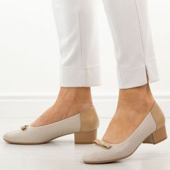 Beżowe ażurowe czółenka damskie na obcasie M.Daszyński Sa200-17. Brązowe czółenka damskie M.Daszyński, z aplikacjami, z materiału, bez obcasa, na obcasie. Za 179.00 zł.