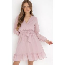 Różowa Sukienka Pronestra. Czerwone sukienki damskie Born2be, m, bez wzorów, z materiału, eleganckie, bez kołnierzyka, bez ramiączek, mini, kopertowe. W wyprzedaży za 95.99 zł.