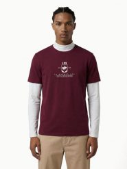 Koszulka Le Coq Sportif Tri. Czerwone t-shirty sportowe męskie Le Coq Sportif, xs, ze skóry, bez ramiączek, na fitness i siłownię. Za 276.00 zł.