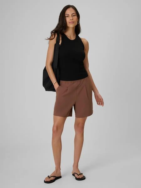 Spodenki casual damskie 4F 4FRSS26TSHOF0937. Brązowe szorty damskie 4f, bez wzorów, z elastanu, casualowe. Za 80.99 zł.