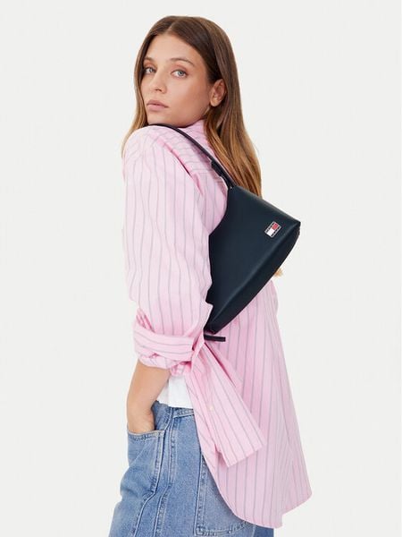 Tommy Jeans Torebka Tjw Cool Shoulder Bag AW0AW17873 Granatowy. Niebieskie torebki klasyczne damskie Tommy Jeans, bez wzorów, z jeansu, bez dodatków. Za 469.99 zł.