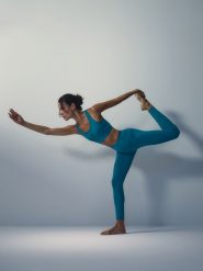 4F Legginsy treningowe szybkoschnące damskie - turkusowe M. Niebieskie legginsy damskie 4f, l, bez wzorów, z materiału, z podwyższonym stanem, na fitness i siłownię. Za 119.99 zł.