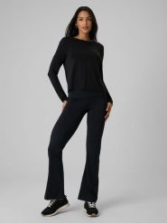 4F Legginsy z rozszerzanymi nogawkami damskie - czarne S. Czarne legginsy damskie 4f, s, bez wzorów, z dzianiny. Za 129.99 zł.