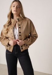Jasnobrązowa Kurtka w Stylu Bomberki z Ozdobnymi Guzikami Polimi. Brązowe kurtki damskie Born2be, l, bez wzorów, z jeansu, bez kaptura. Za 199.99 zł.
